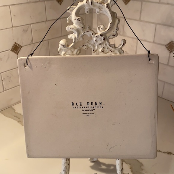 RAE DUNN “MI FAMILIA” CERAMIC HANGING PICTURE SIGN💋 - Picture 5 of 6